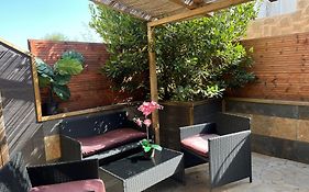 Reves De Vie Studio Avec Terrasse Le Figuerolles